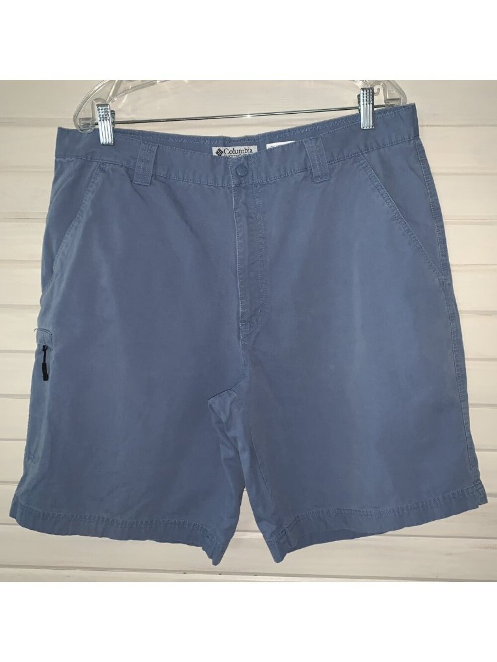 Columbia Sz 38 Blue Chino Shorts Cotton 10” Inseam XM4108 Zippered Pocket EUC